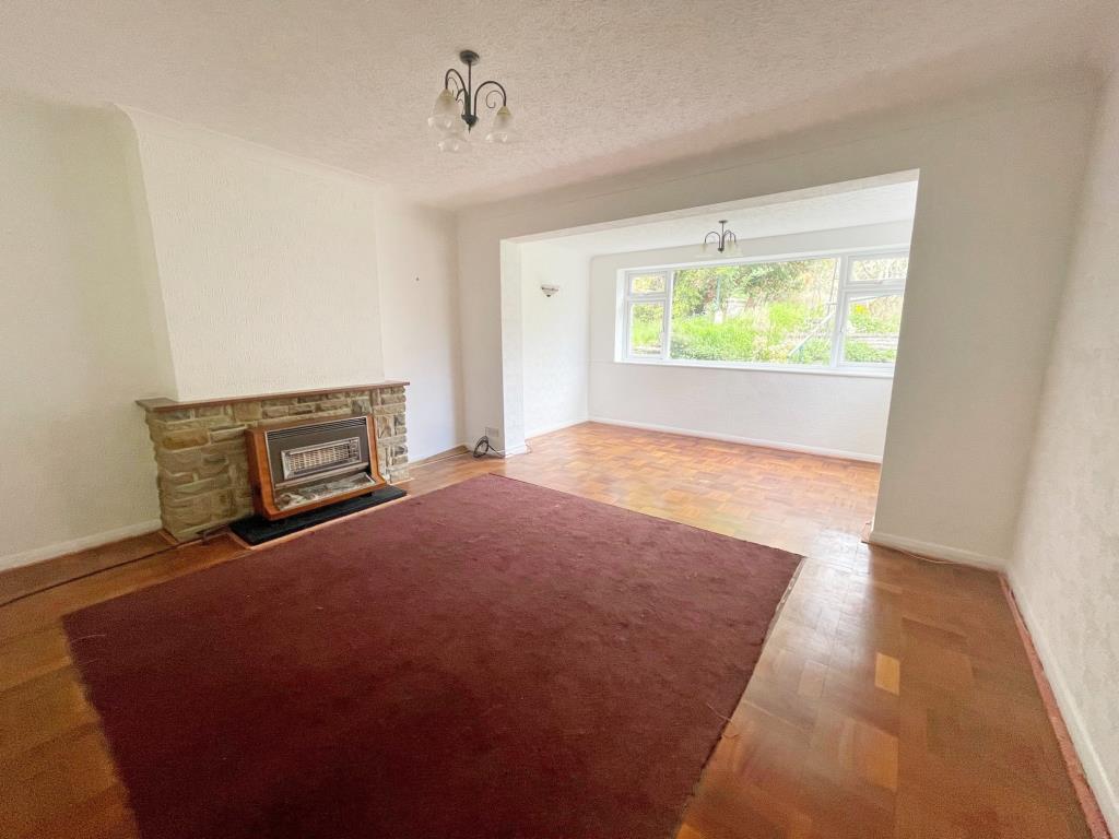 Lot: 87 - DETACHED BUNGALOW FOR IMPROVEMENT AND REPAIR - living room with extension and fireplace